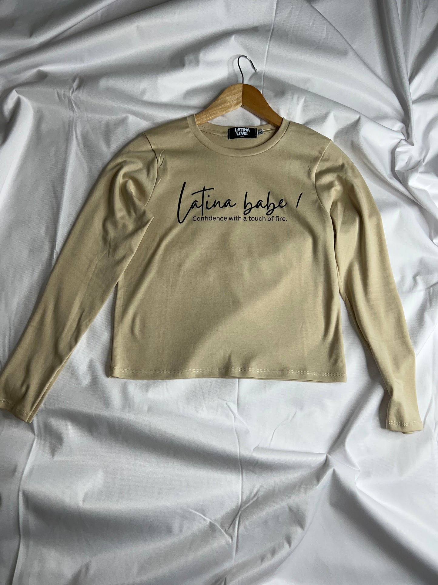 Latina babe T-shirt long sleeve